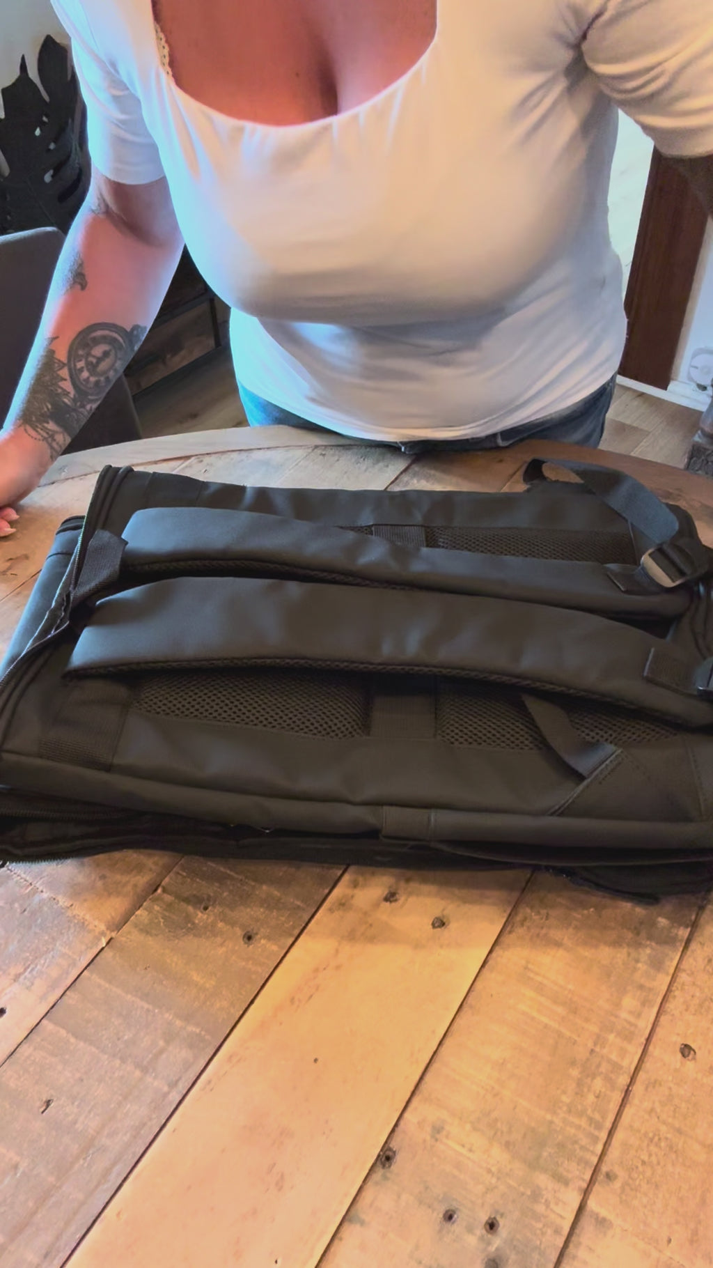 Premium reseryggsäck med laptopfack & USB-laddning – Stil möter funktion Grå